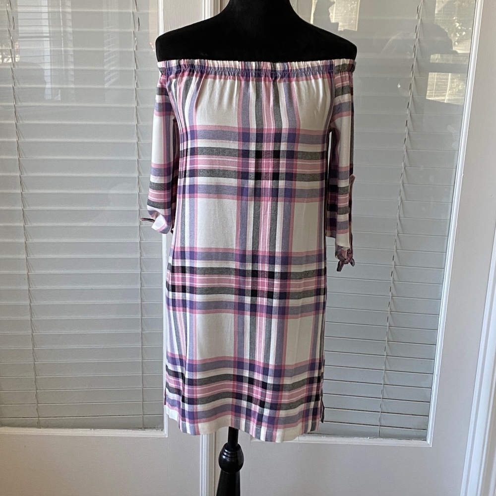 Brand new,  off the shoulder dress from Francesca's.   Size XS